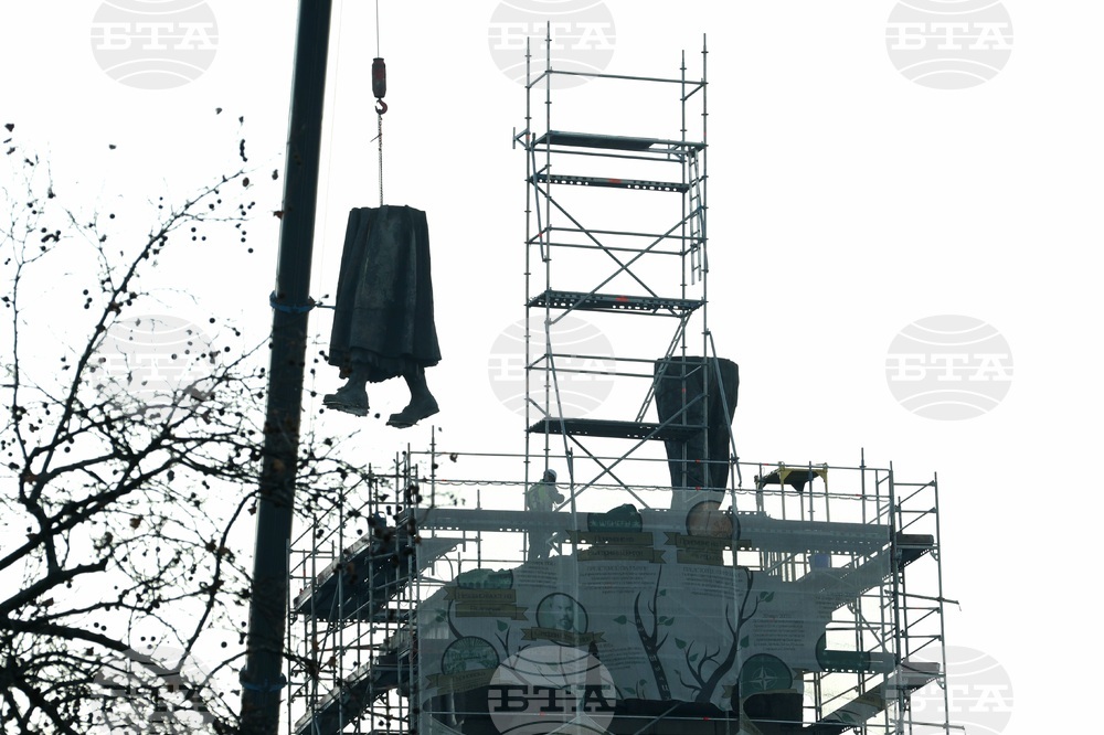 Паметник на съветската армия - демонтаж