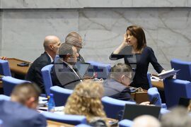 Парламент - извънредно заседание
