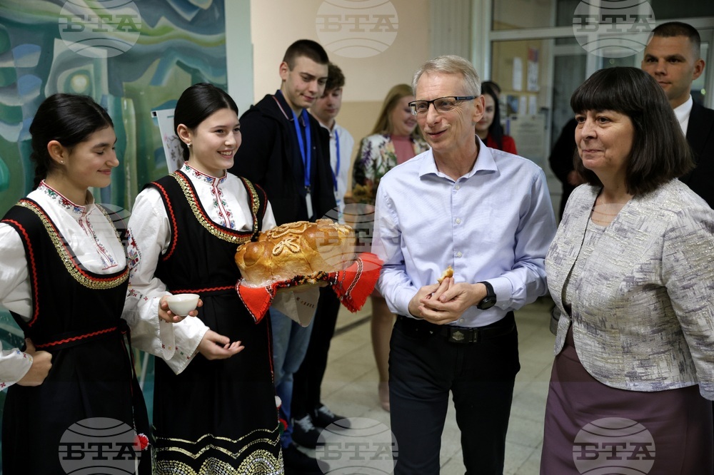 СУ „Акад. Никола Обрешков“ - министри - посещение