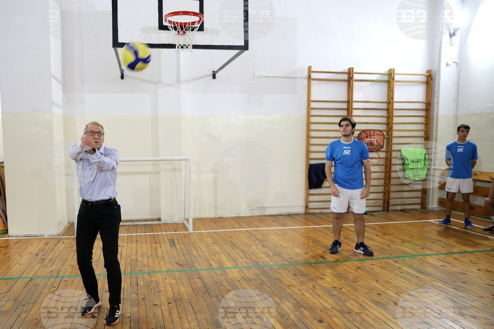 СУ „Акад. Никола Обрешков“ - министри - посещение