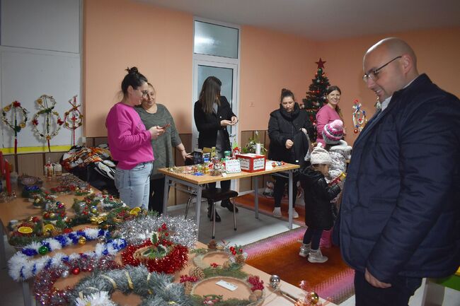 Кметът на Разград Добрин Добрев се включи в Благотворителен коледен базар в подкрепа на Марти 