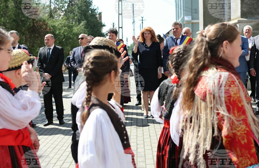Румъния - Илияна Йотова - Винга - църква „Св. Троица“ - парад