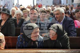Румъния - Винга - църква „Св. Троица“ - литургия