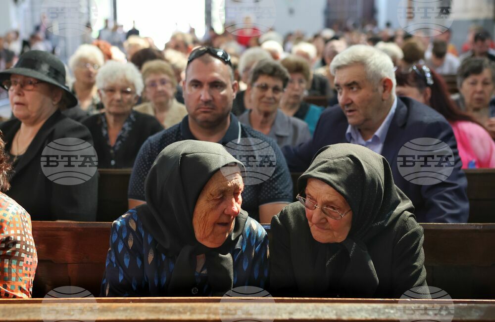 Румъния - Винга - църква „Св. Троица“ - литургия