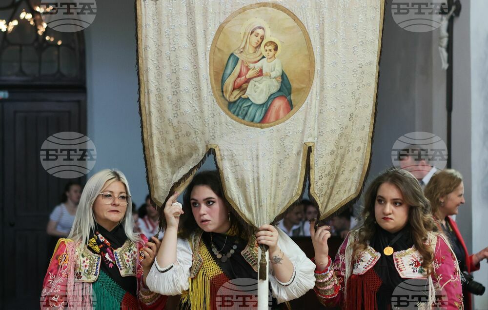 Румъния - Винга - църква „Св. Троица“ - литургия