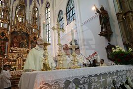 Румъния - Винга - църква „Св. Троица“ - литургия