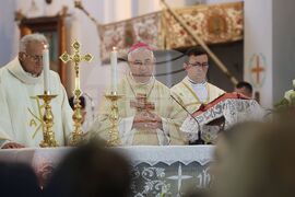Румъния - Винга - църква „Св. Троица“ - литургия