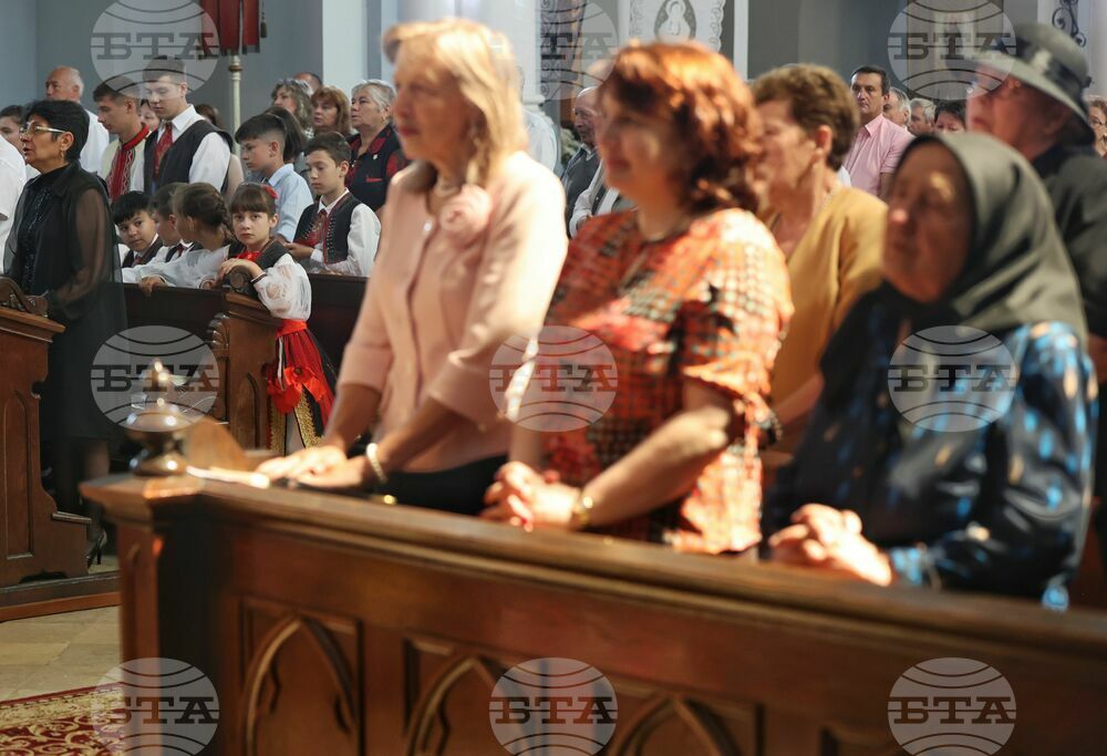 Румъния - Винга - църква „Св. Троица“ - литургия