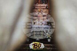 Румъния - Винга - църква „Св. Троица“ - литургия