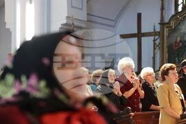 Румъния - Винга - църква „Св. Троица“ - литургия 
