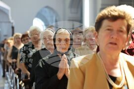 Румъния - Винга - църква „Св. Троица“ - литургия 