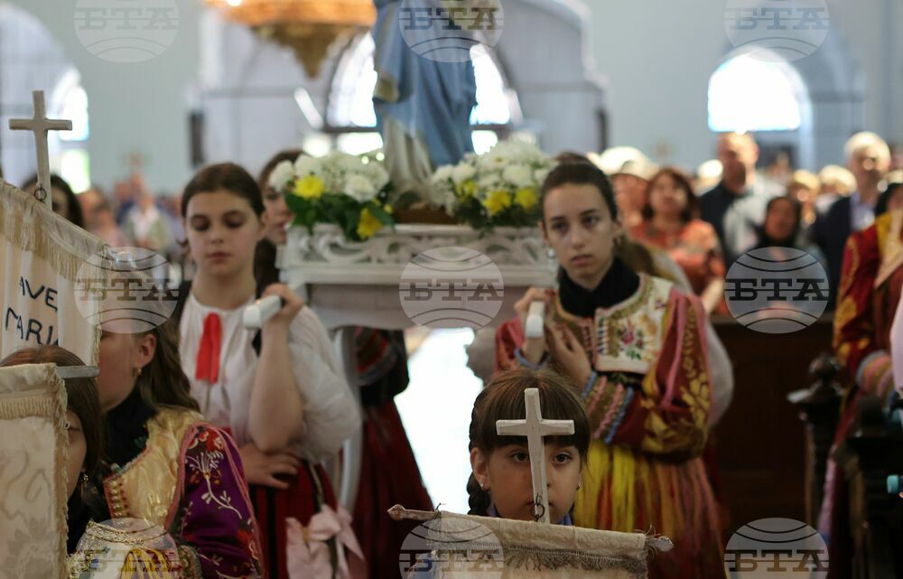 Румъния - Винга - църква „Св. Троица“ - литургия