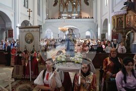 Румъния - Винга - църква „Св. Троица“ - литургия 