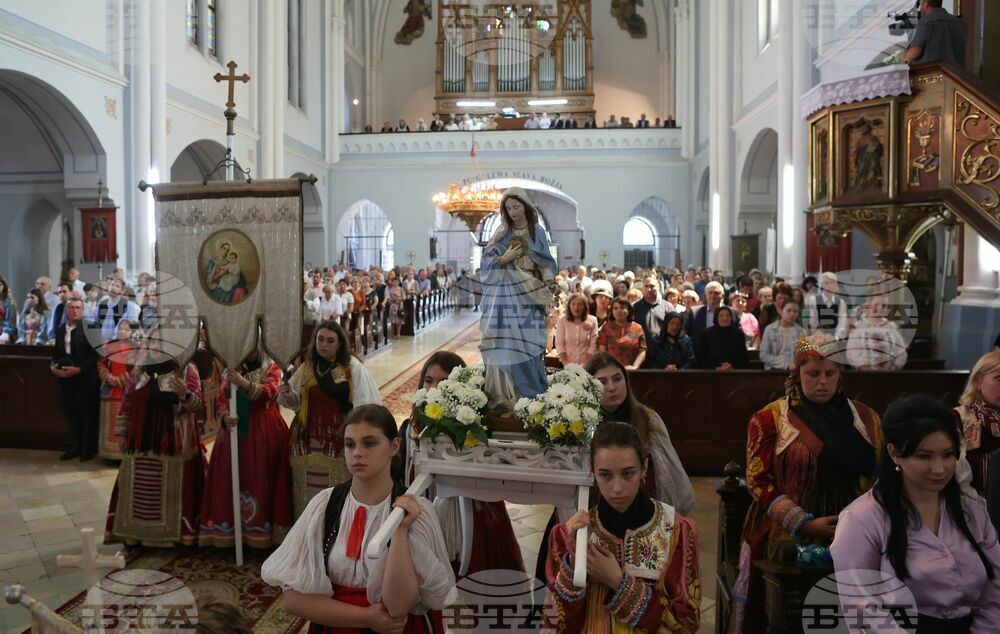 Румъния - Винга - църква „Св. Троица“ - литургия