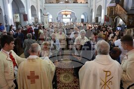 Румъния - Винга - църква „Св. Троица“ - литургия 