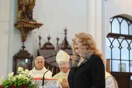 Румъния - Илияна Йотова - Винга - църква „Св. Троица“ - литургия