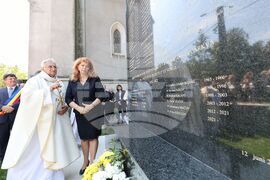 Румъния - Илияна Йотова - Винга - църква „Св. Троица“ - паметник
