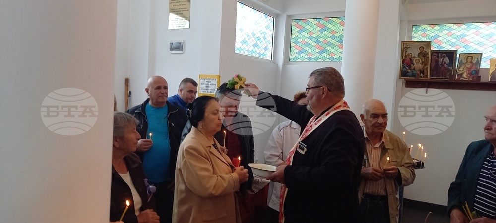 Жителите на плевенското село Шияково честват храмов празник на църквата си "Света Троица"
