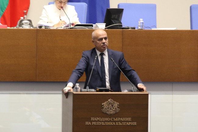 Свиленски към Асен Василев: Развалете концесията на Летище „София“ – пари в чували не се дават, но не се и взимат