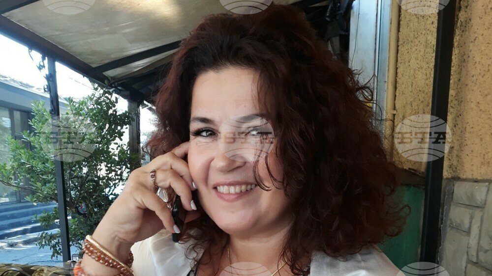 Елена Мури представя книгата си „Само по теб" и албума „В Любов“ пред старозагорска публика