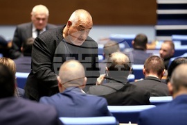 Парламент - извънредно заседание
