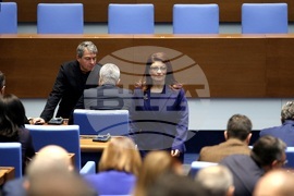 Парламент - извънредно заседание