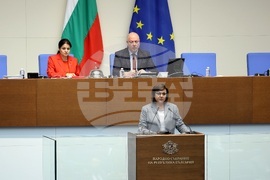 Парламент - извънредно заседание - Корнелия Нинова