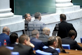 Парламент - извънредно заседание