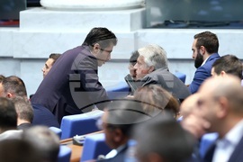 Парламент - извънредно заседание