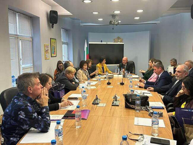 Отрасловият съвет обсъди проекта на бюджета за образование за 2024 г. и нормативни промени в средното образование