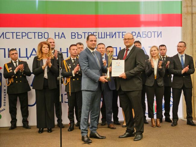 Министър Калин Стоянов към българските полицаи: Благодаря ви за ежедневните усилия, които полагате в името на нашите съграждани