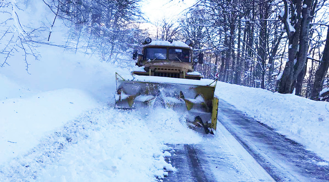 Троянският проход се затваря за движение на всички моторни превозни средства заради снегонавявания