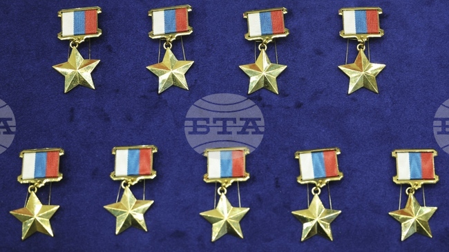 Руският министър на отбраната връчи отличието "Герой на Русия" на командира 36-а мотострелкова бригада Курабек Караев