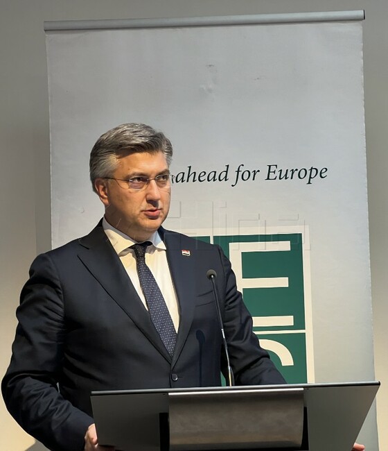 ХИНА: През Хърватия ще преминат още два коридора от Трансевропейската транспортна мрежа, каза премиерът Пленкович
