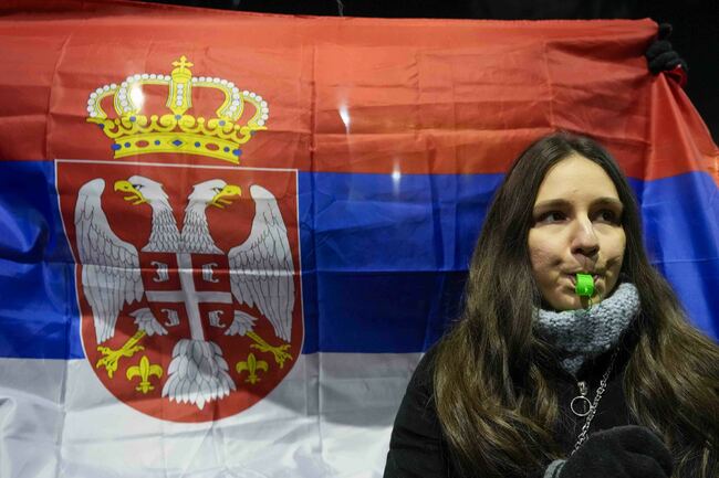 Студенти протестират пред Министерството на държавната администрация в Белград с искане за отваряне на избирателните списъци