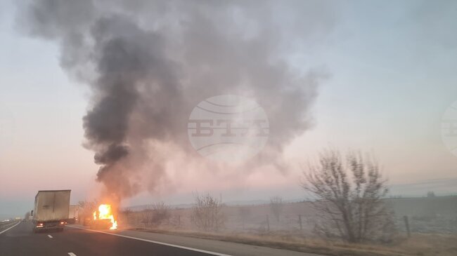Автомобил се запали на автомагистрала „Тракия“ край Сливен, няма пострадали