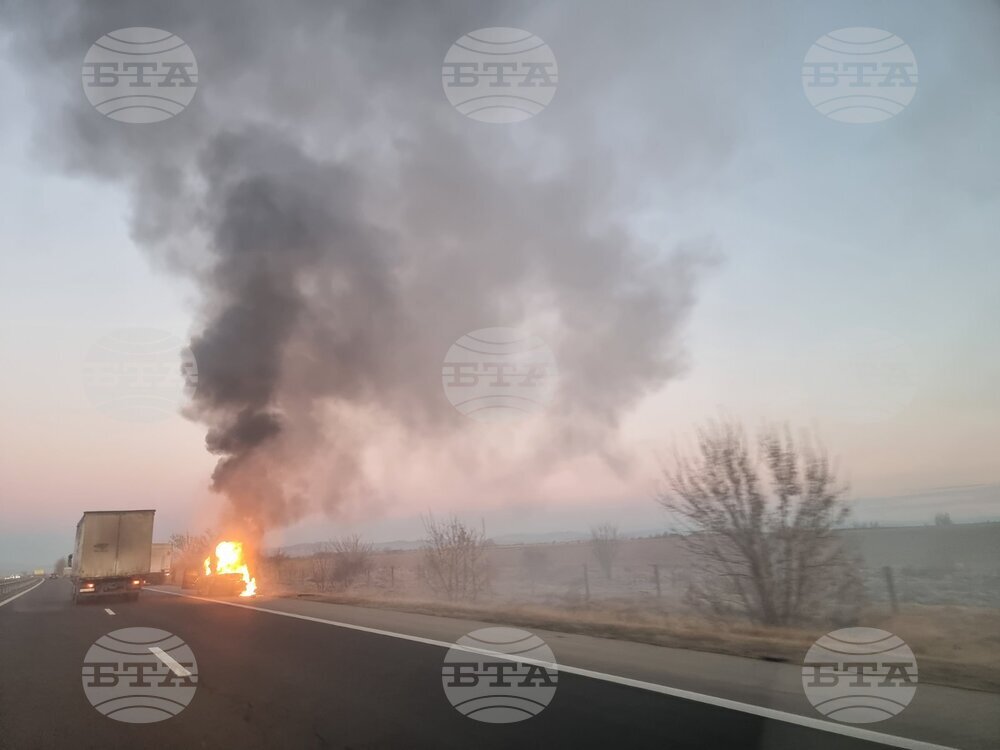 Автомобил се запали на автомагистрала „Тракия“ край Сливен, няма пострадали