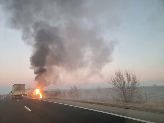 Движението по пътя между Стара Загора и Казанлък в района на с. Черганово се осъществява в едната лента поради инцидент