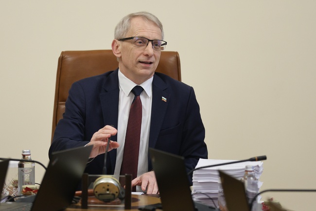 Областният управител на София е подготвил обжалване на решението на съда, заяви Николай Денков за спрения демонтаж на Паметника на Съветската армия