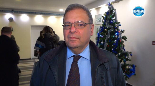 Електрическите коли са бъдещето, каза за БТА министърът на околната среда и водите Юлиян Попов