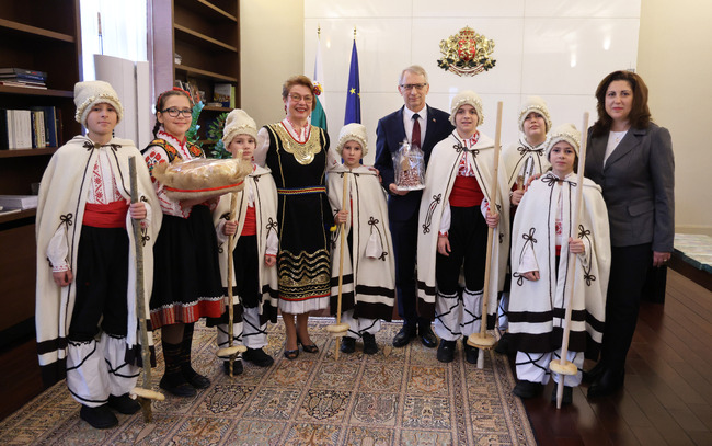 Премиерът акад. Денков: Усилията ни водят към успех, хората усещат грижата за тях