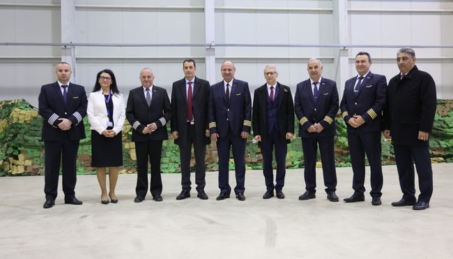 Министър-председателят акад. Николай Денков връчи бреветите на първите пилоти на медицински хеликоптери