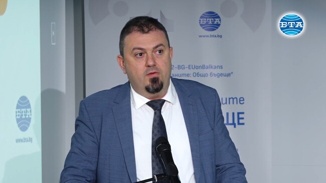 Предстои промяна на учебните програми и надграждане на "дигиталната раница", обяви Иван Попов, зам. изпълнителен директор на ИА “Програма за образование“