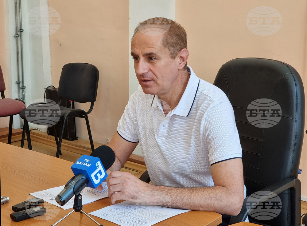 Пожарникари и общински служители са овладели пробив на язовира в с. Горна Брестница, община Кюстендил