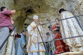 Алфатар - скални манастири - Света Божествена архиерейска литургия