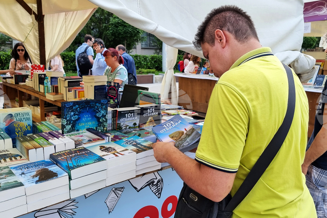 Пловдив - "Алея на книгата" - изложение