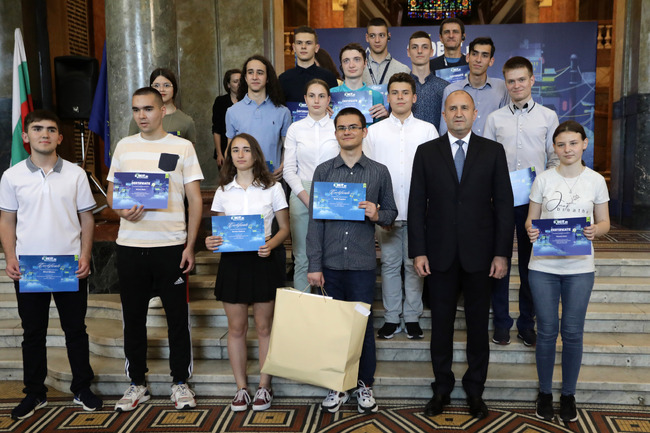 Държавният глава: Младите и талантливи програмисти на България будят чувство на гордост и дават оптимизъм за нашето бъдеще 