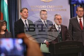 Парламент - ГЕРБ-СДС,  ДПС и ПП-ДБ - детска болница - депутати - пресконференция