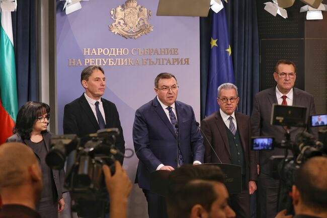 В срок от 30 дни министърът на здравеопазването да представи на парламента план за национална детска болница, предвижда внесено днес проекторешение
