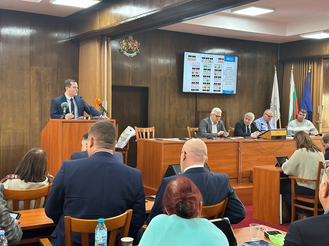Община Русе: Гласуването на новата структура на общинската администрация се отлага за януари